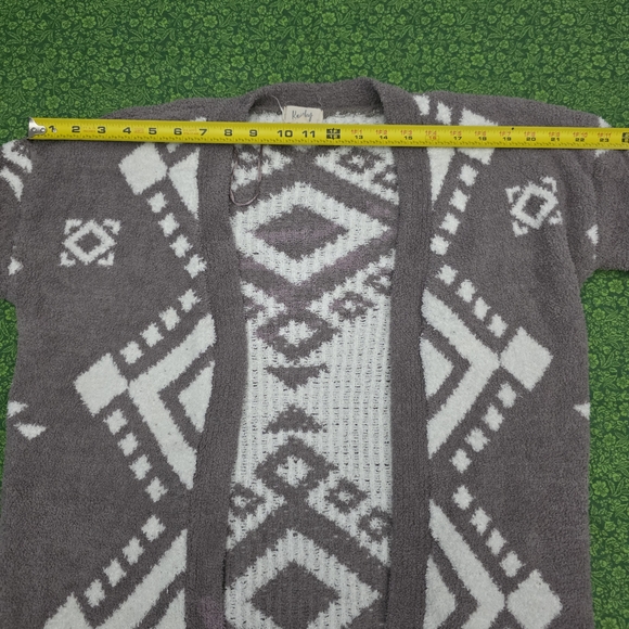 Gray and White Geometric Pattern Men's Sweater - Picture 9 of 11